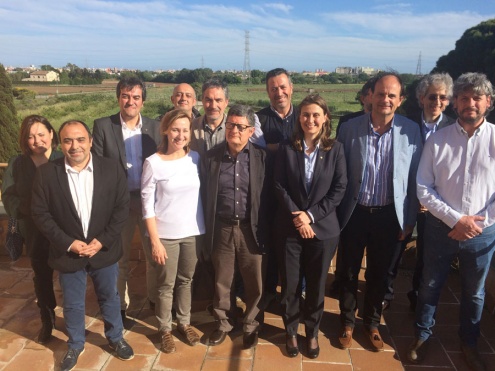 La consellera Serret, a l'esquerra de l'alcalde del Prat, Lluís Tejedor, durant la visita al Parc Agrari. La consellera Serret, a l'esquerra de l'alcalde del Prat, Lluís Tejedor, durant la visita al Parc Agrari.