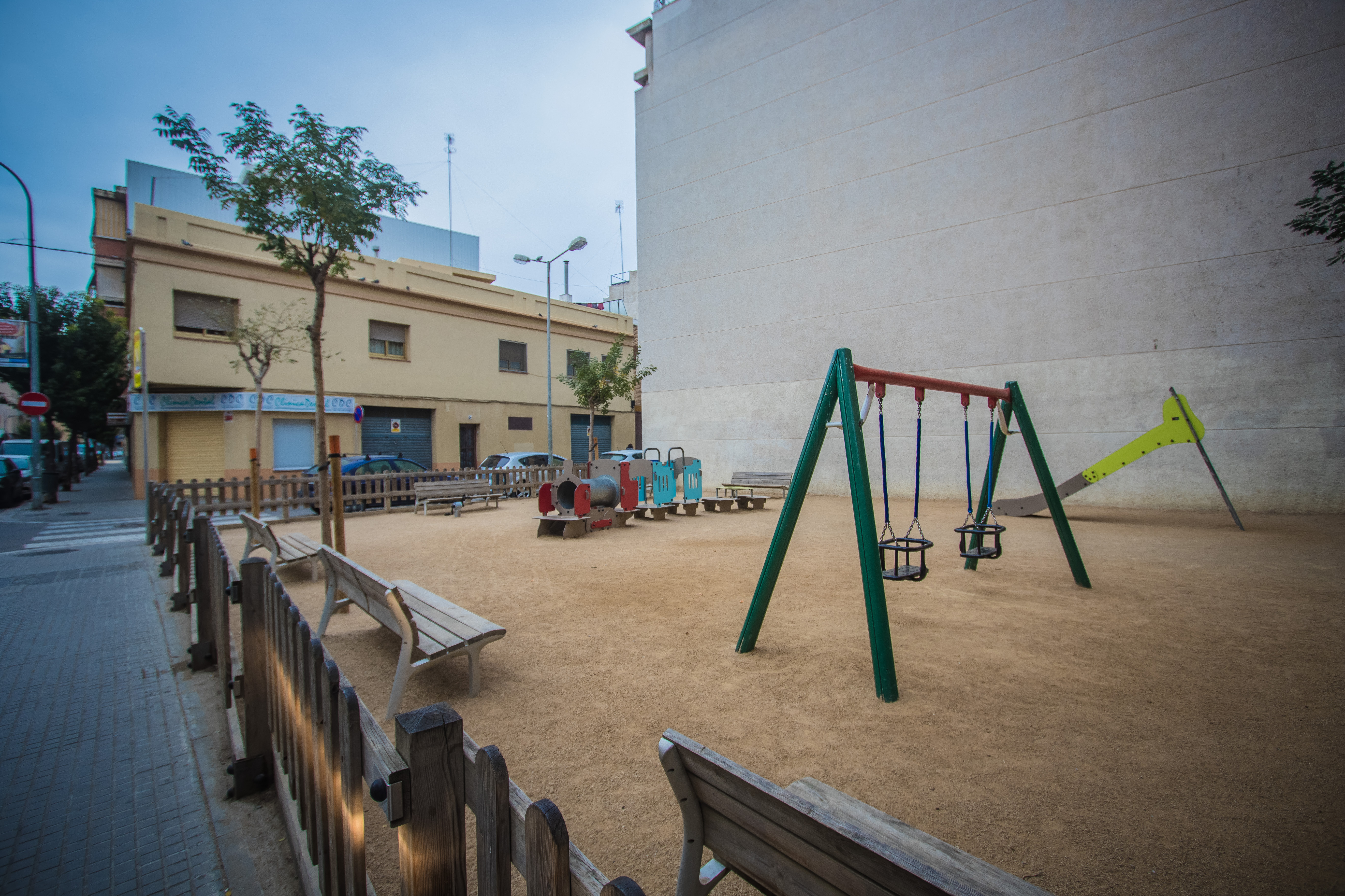 Parc infantil c. Jaume Casanovas amb c. Narcís Monturiol