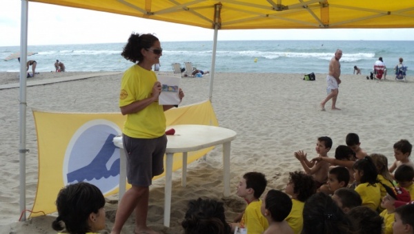 Descobrir la platja jugant, activitat infantil