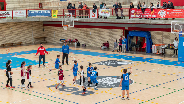 Jornada esportiva Juga Verd Play de bàsquet al CEM Estruch (2016)
