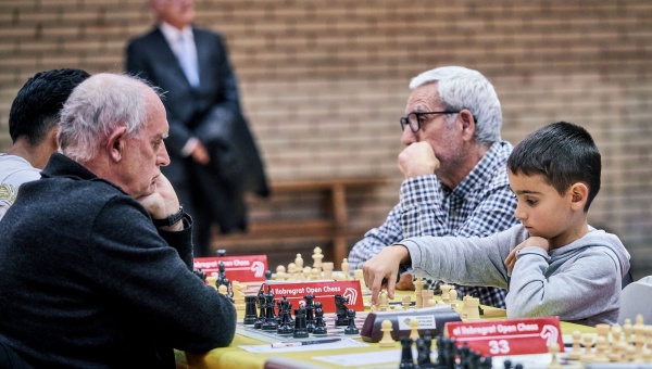Partida d'escacs durant la primera jornada del torneig internacional Open Chess