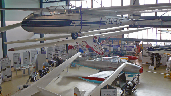 Centre Cultural Aeronàutic del Prat: exposició "100 anys d'aviació" 