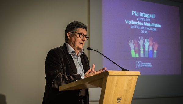 L'alcalde Luis Tejedor en l'acte de presentació del Pla contra les Violències Masclistes.