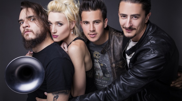Jenny and the Mexicats a la Festa Major del Prat Jenny and the Mexicats a la Festa Major del Prat