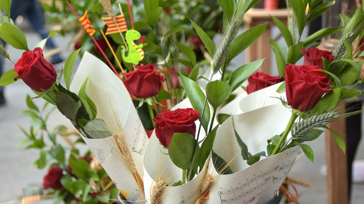 Elaboració de roses de Sant Jordi