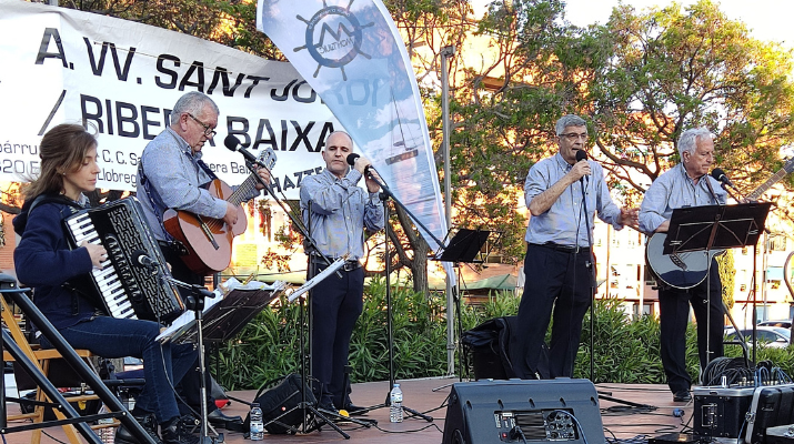 Festes del barri Sant Jordi-Ribera Baixa: havaneres i rom cremat 