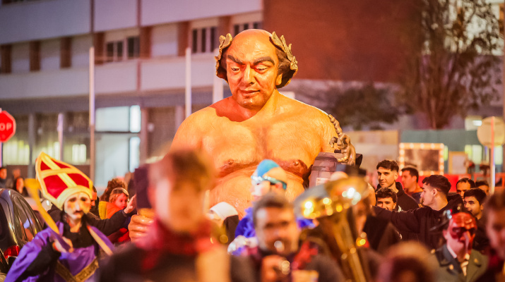 Primera processó del ninot Carnestoltes 