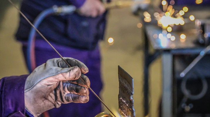 Soldadura per arc sota gas protector amb elèctrode consumible, soldeig «MIG/MAG»  