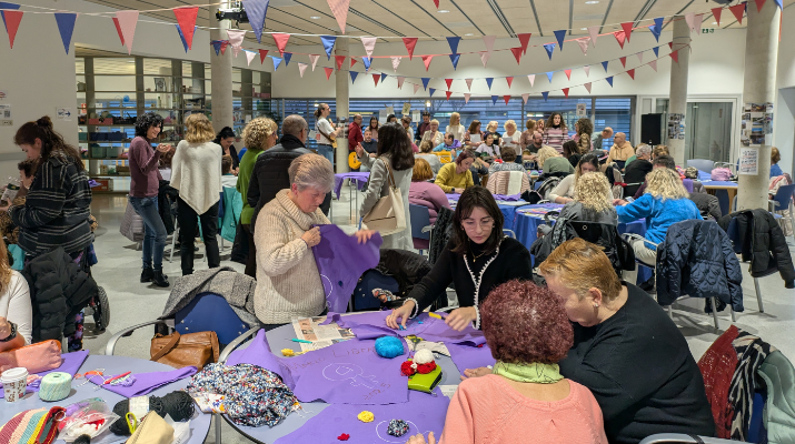 En Femení: Fet a mà juntes pel 8M