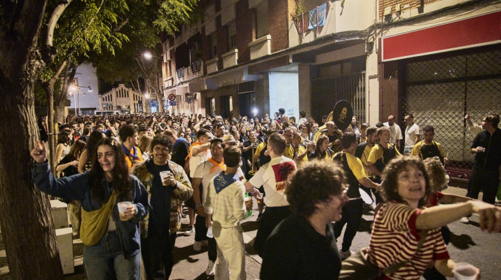 la nit sona (Mediano).jpg