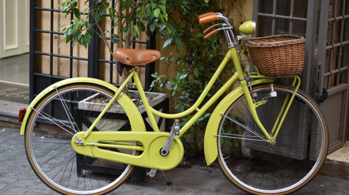 Jugateca del parc del Riu: bici reciclada