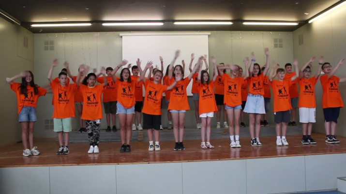 6è canta: 6è B de l'Escola Sant Jaume canta el missatge de 6è de l'Escola Jaume Balmes