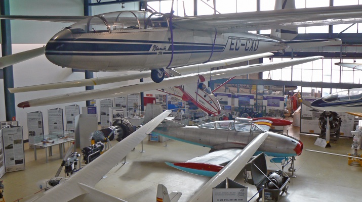 Centre Cultural Aeronàutic del Prat: exposició "100 anys d'aviació" 