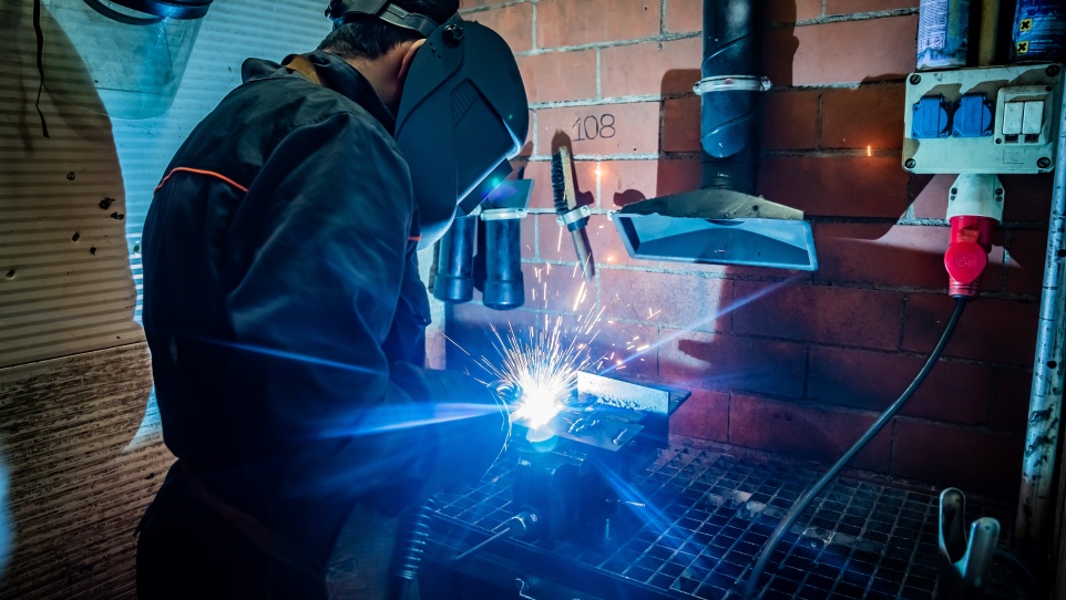 Fotografia d'alumnat en un curs de formació professional d'instal·lacions frigorífiques i de clima