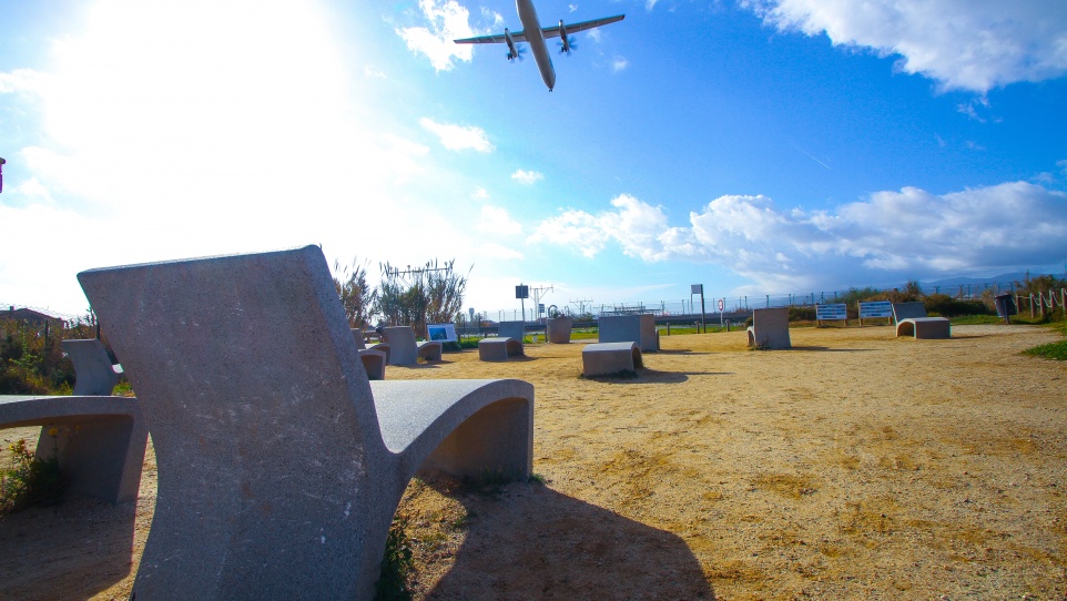 Mirador d'avions, bancs