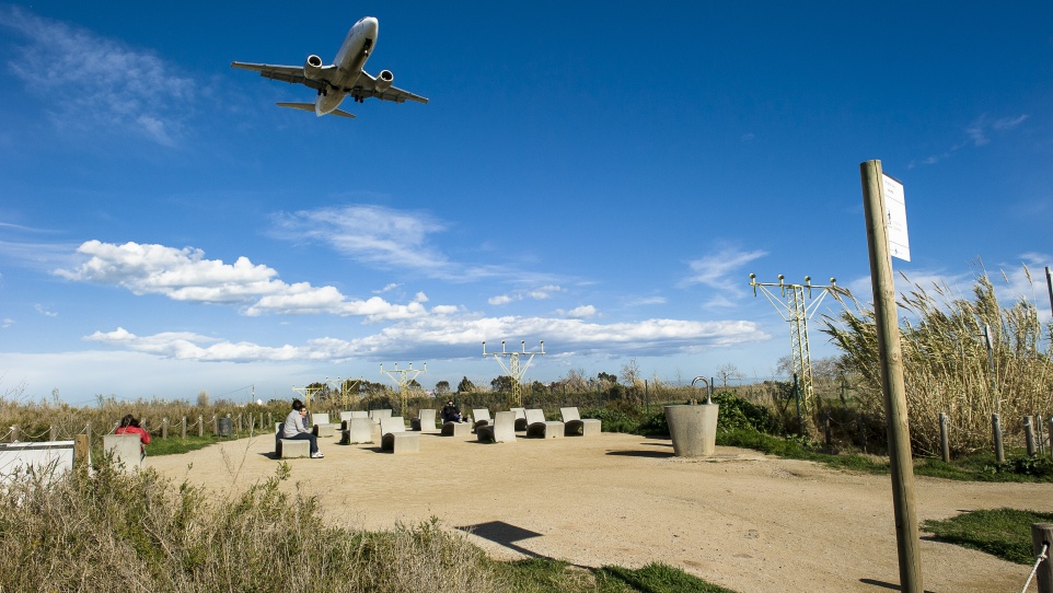 Mirador d'avions, bancs