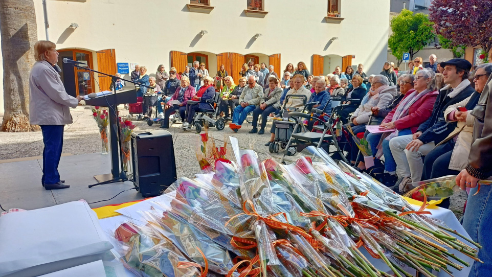 Lectura recull de poemes i relats de la gent gran