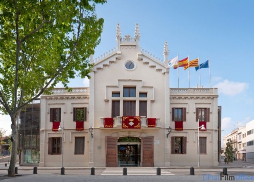 Façana de l'Ajuntament del Prat a la Plaça de la Vila