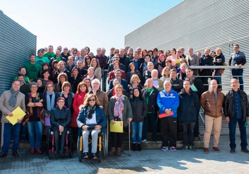 Foto de grup de les persones participants a la Conferència Ciutadana. 