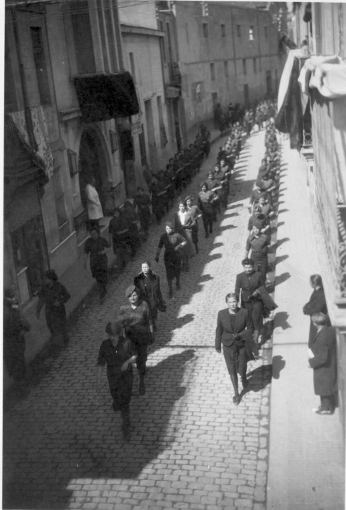 Patrimoni_desfilada_dones_1939.jpg
