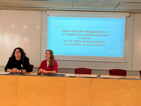 Presentació de la xerrada a càrrec de Marina García Vargas, regidora, al Centre Cívic Sant Jordi-Ribera Baixa del Prat