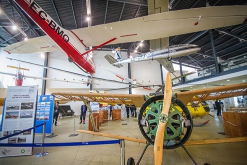 Exposició aeronàutica 100 anys d'aviació al Prat