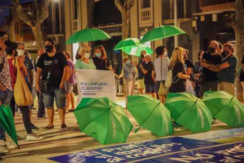 Concentració ciutadana en defensa del Delta, aquest vespre a la plaça de la Vila del Prat.