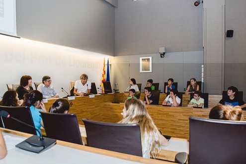Reunió d'alumnes de l'Escola Sant Jaume amb l'alcalde.