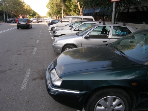 Aparcament en semibateria inversa al c. de Pau Casals.