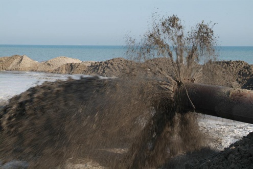 Abocament de sorra a la platja.