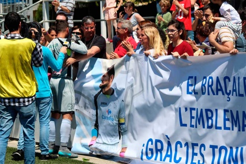L'afició potablava va homenatjar Toni Texeira. (FOTO: Óscar Yeste)