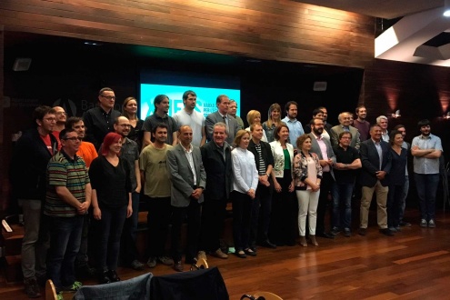 Els representants municipals, durant l'acte de constitució de la Xarxa.