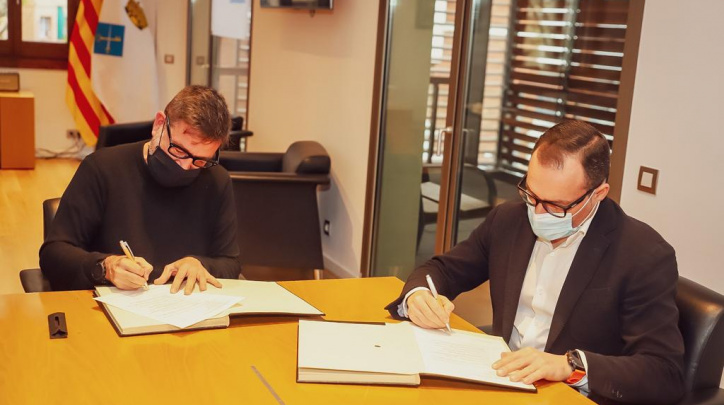 L'alcalde del Prat, Lluís Mijoler, i el primer tinent d'alcaldia, Juan Pedro Pérez.