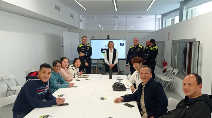 Sessió de presentació de l'aplicació de seguretat ciutadana amb la comunitat xinesa