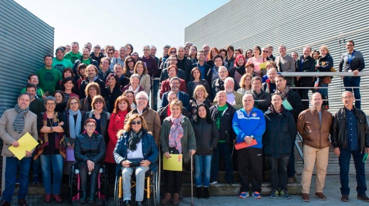 Foto de grup de les persones participants a la Conferència Ciutadana. 