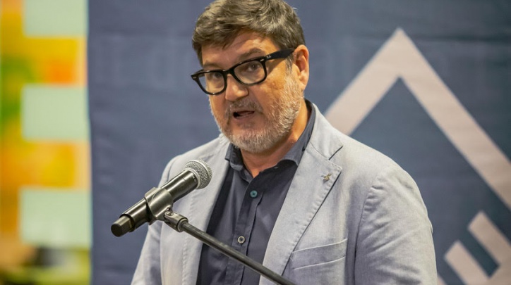 L'alcalde del Prat, Lluís Mijoler, durant l'acte institucional a la ciutat amb motiu de la Diada Nacional de Catalunya.