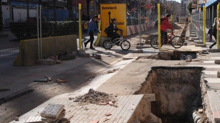 Obres a l'avinguda de la Verge de Montserrat.