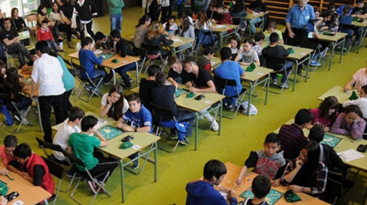 Dos alumnes i un institut del Prat, campions de scrabble escolar