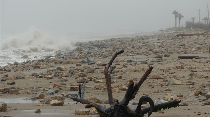 Efectes del temporal Glòria a la platja del Prat