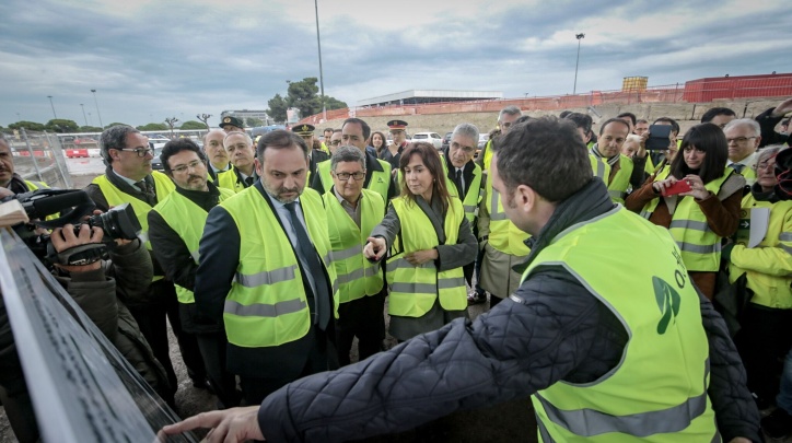 Ministre de Foment, directora d'ADIF i alcalde del Prat a l'aeroport 