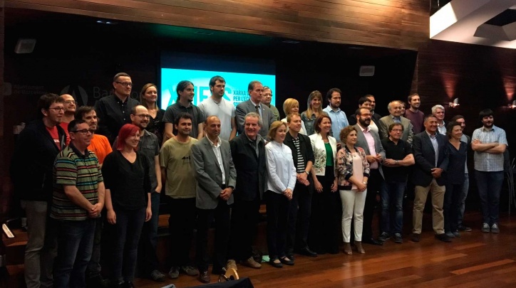 Els representants municipals, durant l'acte de constitució de la Xarxa.