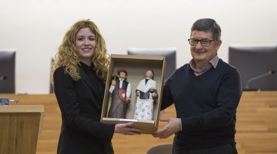 L'alcalde felicita la pratenca Laura Farrés per l'èxit del seu curt Los Desheredados