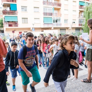 Estudiants del Prat a la porta del centre educatiu