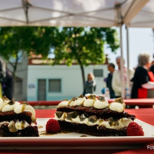 Red velvet amb coulis de carxofa Prat