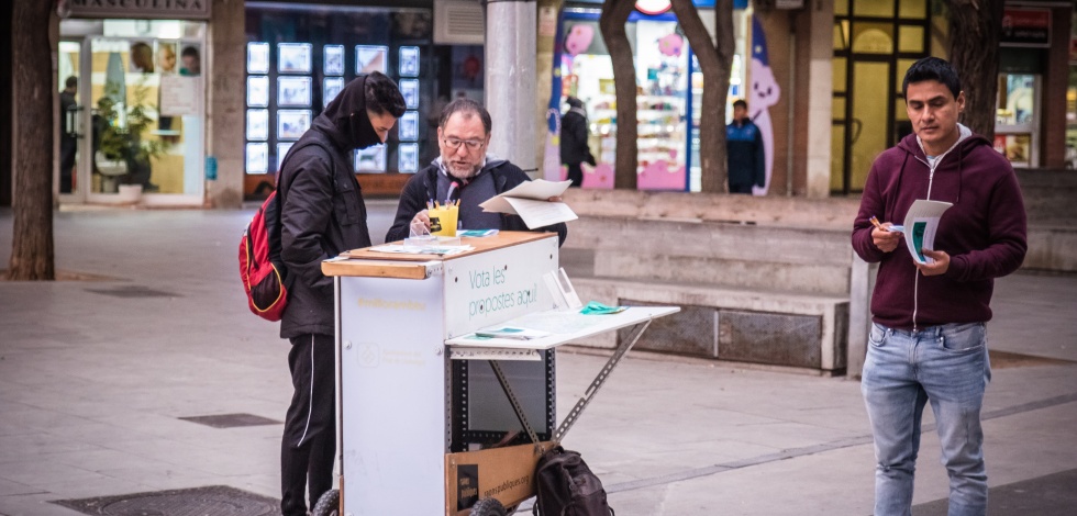 Punt de votació al carrer dels pressupostos participatius 