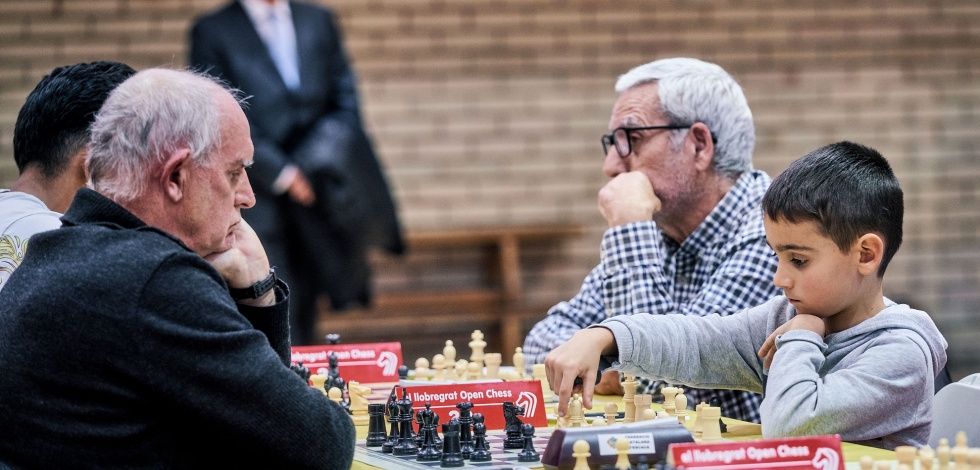 Partida d'escacs durant la primera jornada del torneig internacional Open Chess