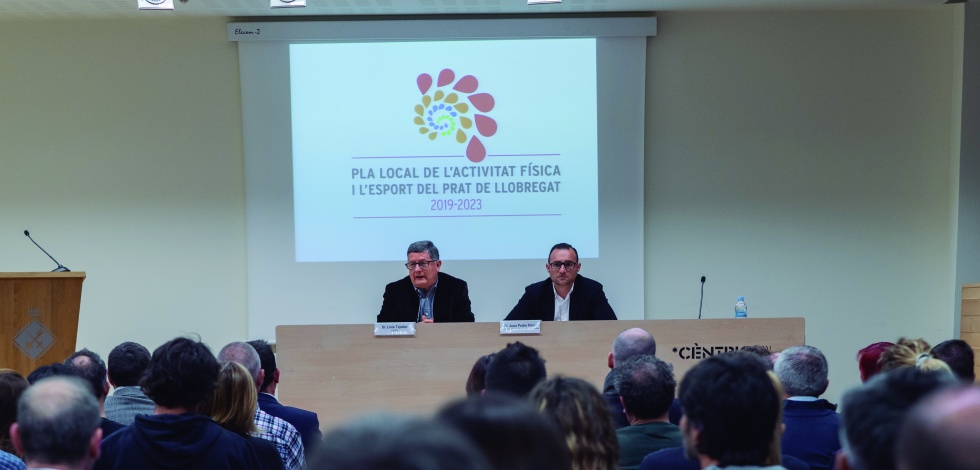 L'alcalde i el regidor d'esports a la presentació del Pla Local de l'activitat física i l'esport 