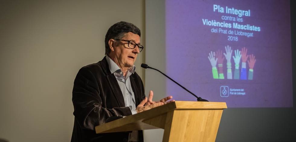 L'alcalde Luis Tejedor en l'acte de presentació del Pla contra les Violències Masclistes.
