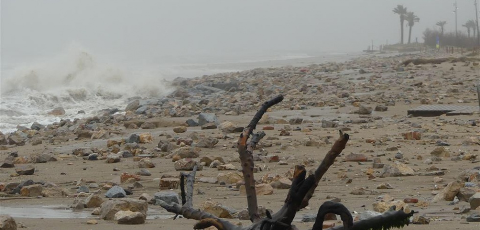 Efectes del temporal Glòria a la platja del Prat